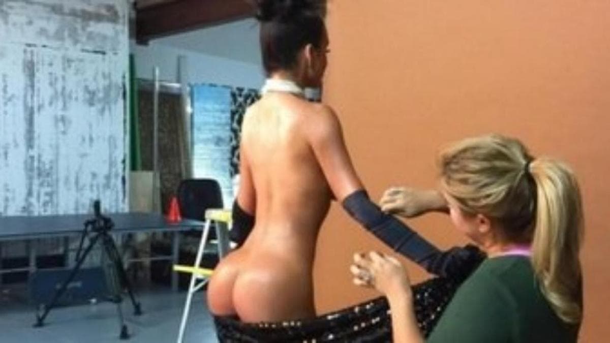 Abigail Ratchford recrea una icónica portada de Kim Kardashian para su calendario - noticia sobre Abigail Ratchford